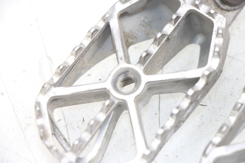 photo de ZESTAW PRZEDNICH PODNÓŻKÓW KAWASAKI KXF KX-F 250 (2012 - 2014) - Oznaczenia i referencje