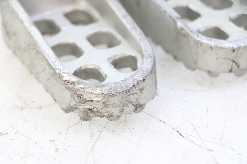 photo de ZESTAW PRZEDNICH PODNÓŻKÓW LONCIN DIRT BIKE 125 - Inny kąt widzenia