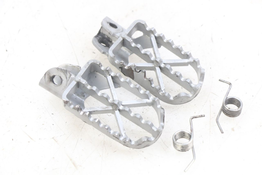 photo de ZESTAW PRZEDNICH PODNÓŻKÓW YCF R-START 125 - Inny kąt widzenia