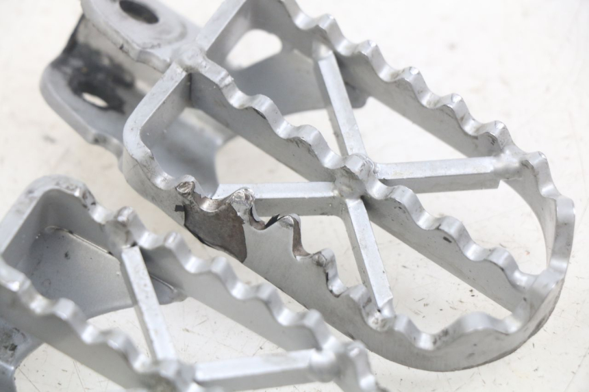 photo de ZESTAW PRZEDNICH PODNÓŻKÓW YCF R-START 125 - Zbliżenie techniczne