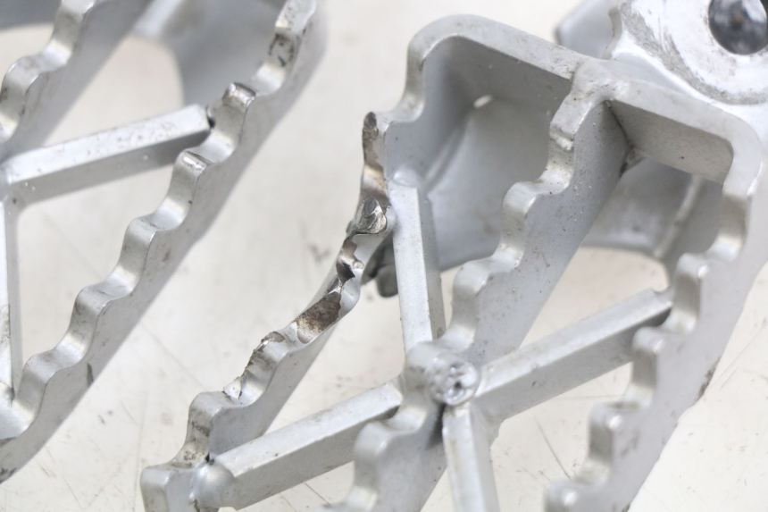 photo de ZESTAW PRZEDNICH PODNÓŻKÓW YCF R-START 125 - Widok ogólny