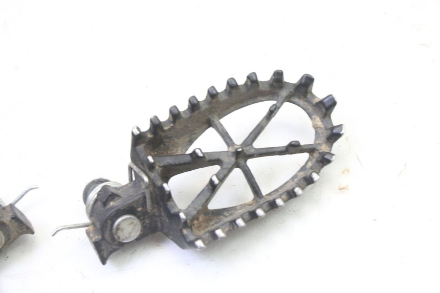 photo de ZESTAW PRZEDNICH PODNÓŻKÓW APOLLO RFZ 150 - Zoom stanu zużycia