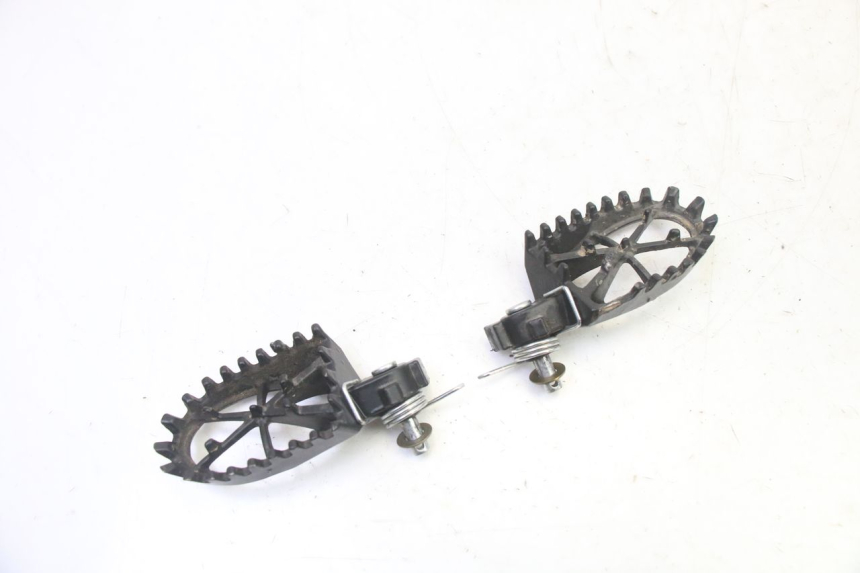 photo de PARA PRZODEK PODNÓŻKI APOLLO RFZ 125 - Inny kąt widzenia