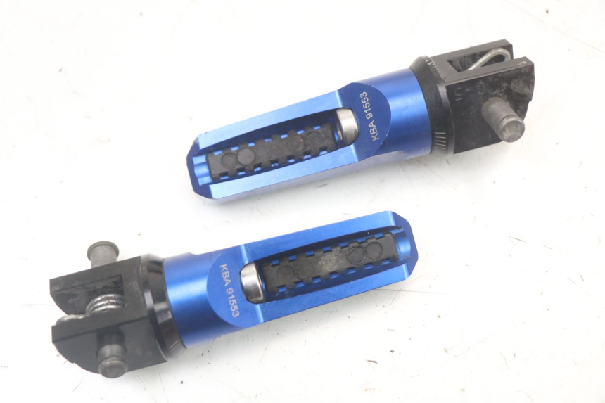 photo de ZESTAW PRZEDNICH PODNÓŻKÓW SUZUKI GSR 750 (2011 - 2017) - Zbliżenie techniczne