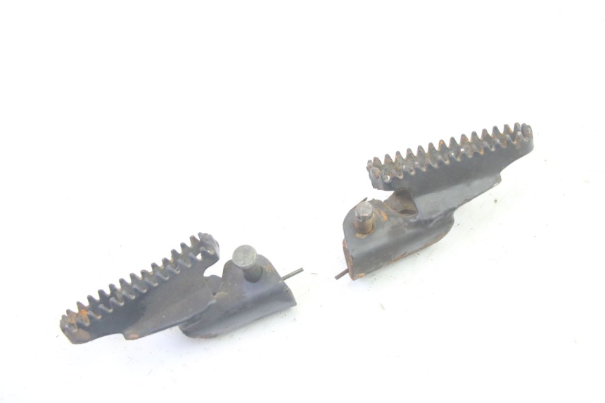 photo de ZESTAW PRZEDNICH PODNÓŻKÓW KSR TR SM 50 (2015 - 2018) - Stan powierzchni