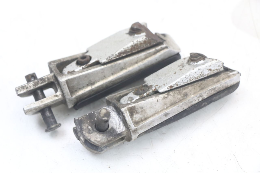 photo de ZESTAW PRZEDNICH PODNÓŻKÓW YAMAHA FJR ABS 1300 (2006 - 2012) - Punkty mocowania