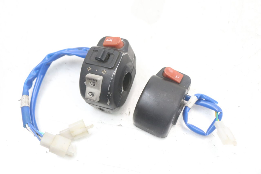 photo de ZESTAW PRZEŁĄCZNIKÓW KIEROWNICY KYMCO AGILITY 4T 50 (2018 - 2022) - Inny kąt widzenia