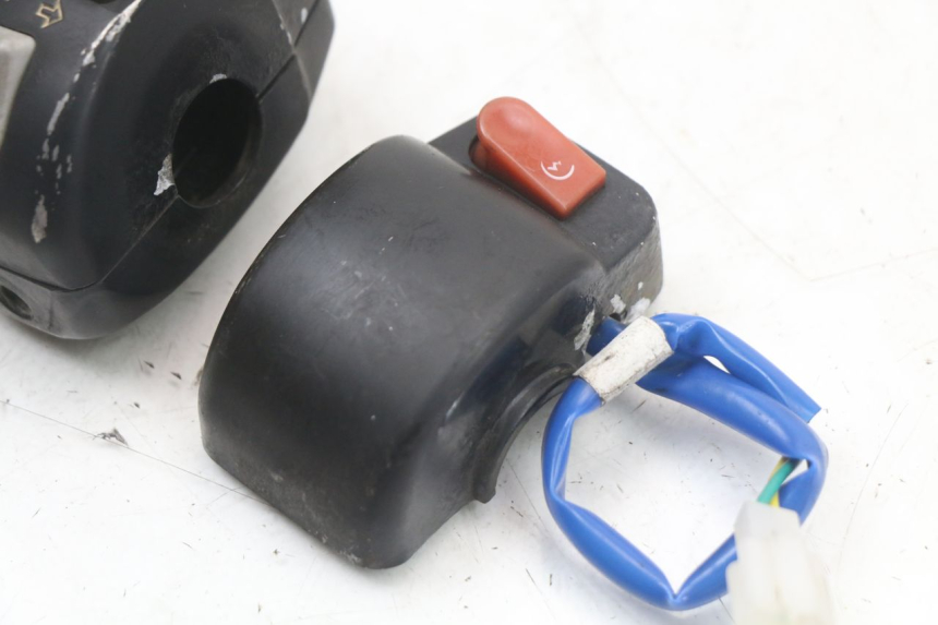 photo de ZESTAW PRZEŁĄCZNIKÓW KIEROWNICY KYMCO AGILITY 4T 50 (2018 - 2022) - Stan powierzchni