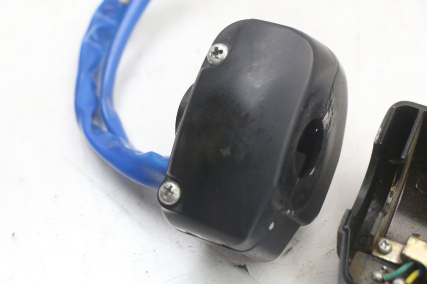 photo de ZESTAW PRZEŁĄCZNIKÓW KIEROWNICY KYMCO AGILITY 4T 50 (2018 - 2022) - Oznaczenia i referencje