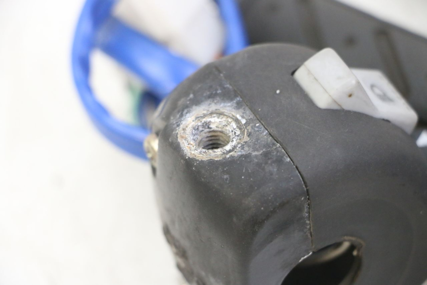 photo de ZESTAW PRZEŁĄCZNIKÓW KIEROWNICY KYMCO AGILITY 4T 50 (2005 - 2018) - Punkty mocowania