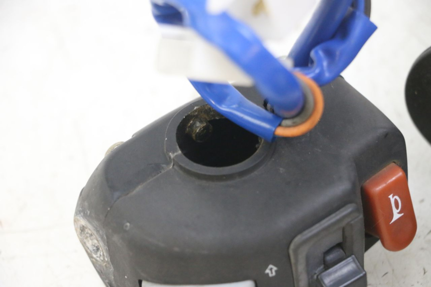 photo de ZESTAW PRZEŁĄCZNIKÓW KIEROWNICY KYMCO AGILITY 4T 50 (2005 - 2018) - Oznaczenia i referencje