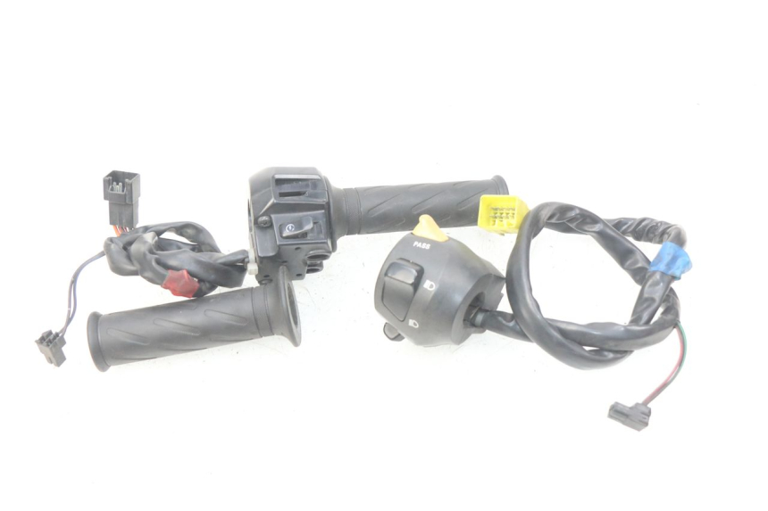 photo de ZESTAW PRZEŁĄCZNIKÓW KIEROWNICY SUZUKI BURGMAN 125 (2007 - 2014) - Szczegół części
