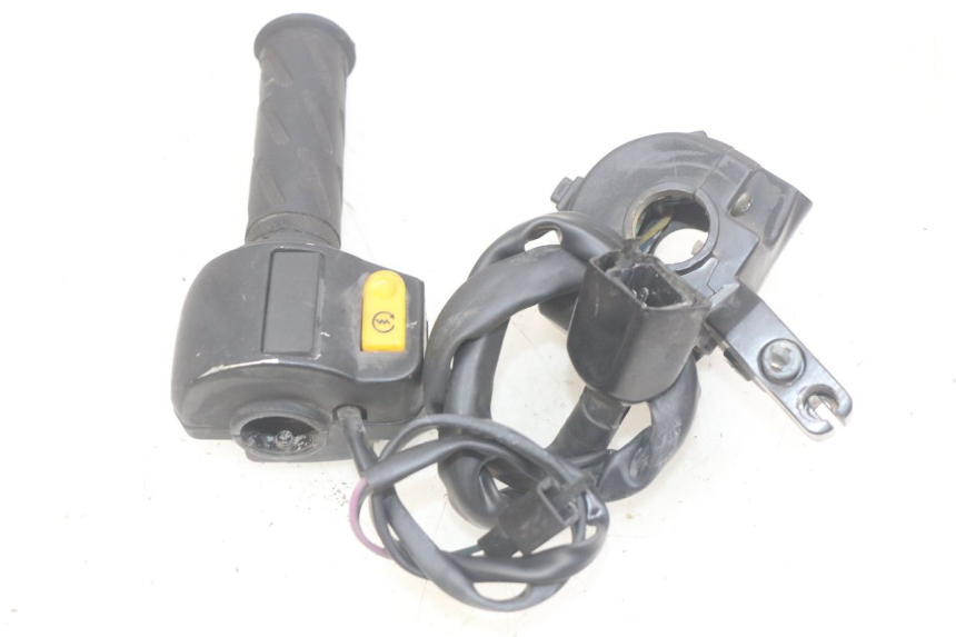 photo de ZESTAW PRZEŁĄCZNIKÓW KIEROWNICY PEUGEOT KISBEE 2T 50 (2010 - 2017) - Szczegół części