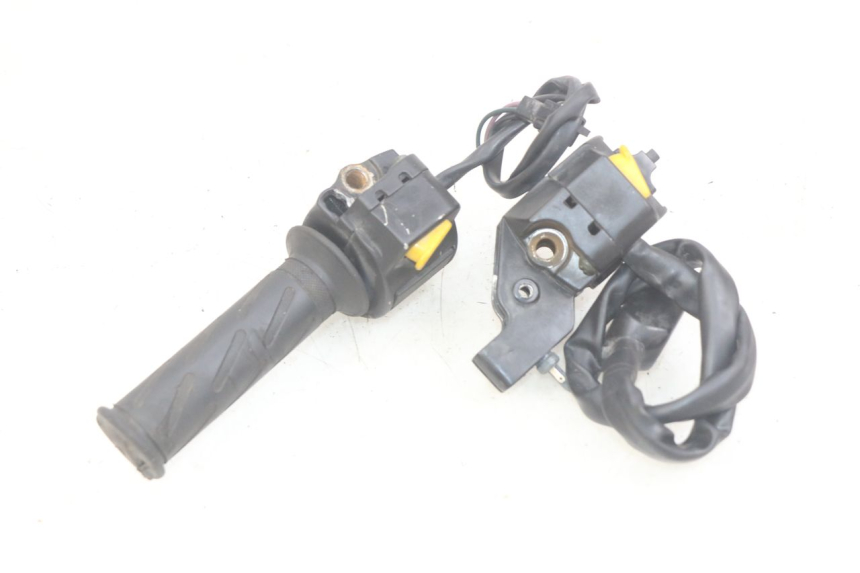 photo de ZESTAW PRZEŁĄCZNIKÓW KIEROWNICY PEUGEOT KISBEE 2T 50 (2010 - 2017) - Inny kąt widzenia