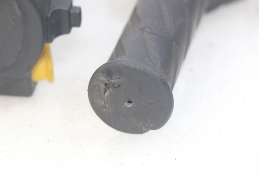 photo de ZESTAW PRZEŁĄCZNIKÓW KIEROWNICY PEUGEOT KISBEE 2T 50 (2010 - 2017) - Widok ogólny