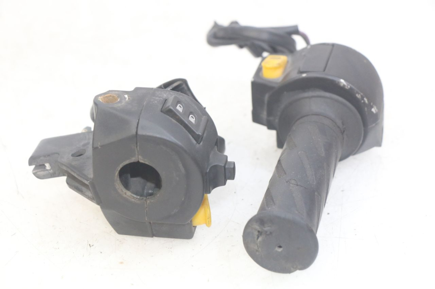 photo de ZESTAW PRZEŁĄCZNIKÓW KIEROWNICY PEUGEOT KISBEE 2T 50 (2010 - 2017) - Punkty mocowania