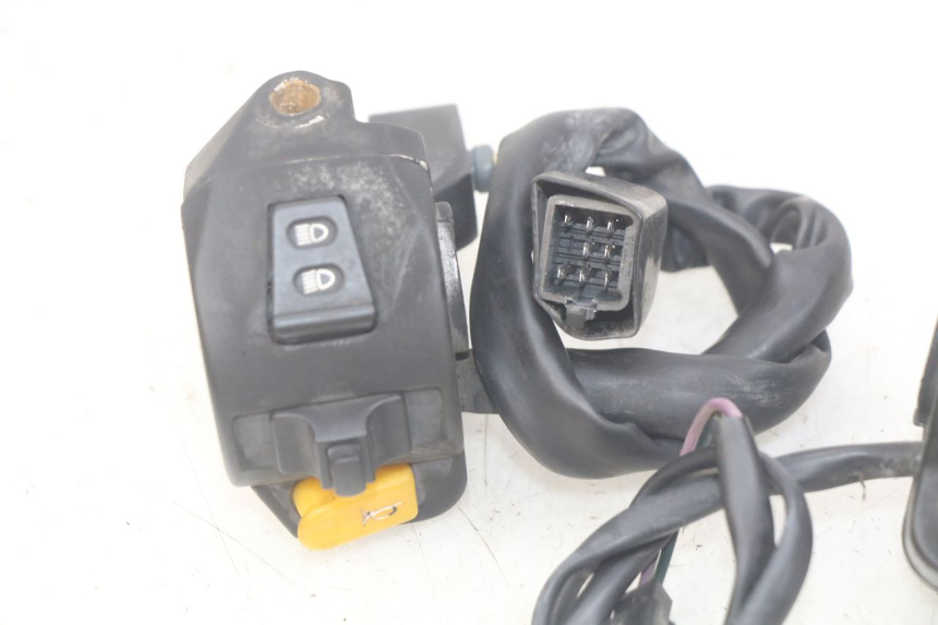 photo de ZESTAW PRZEŁĄCZNIKÓW KIEROWNICY PEUGEOT KISBEE 2T 50 (2010 - 2017) - Część sprawdzona