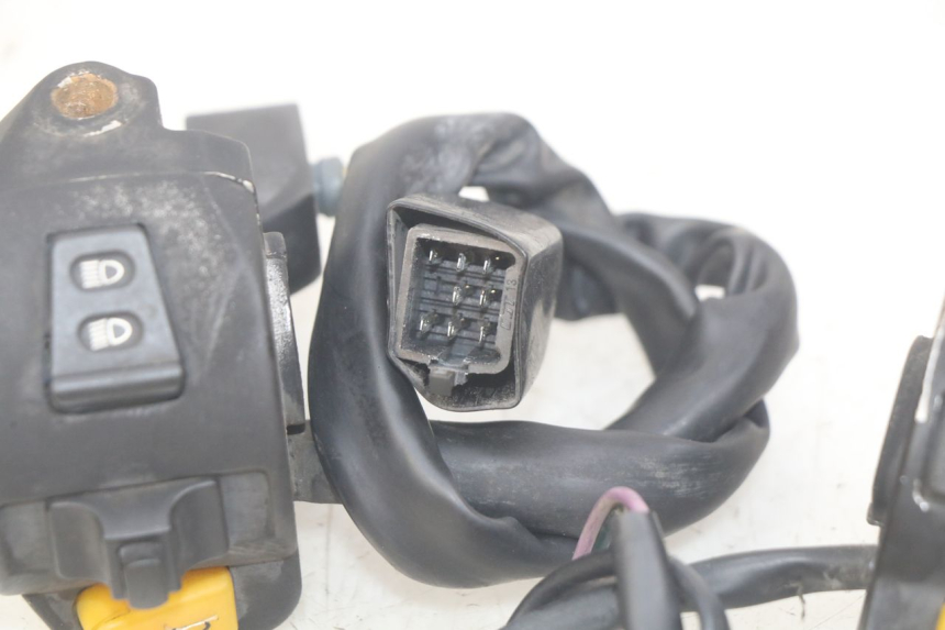 photo de ZESTAW PRZEŁĄCZNIKÓW KIEROWNICY PEUGEOT KISBEE 2T 50 (2010 - 2017) - Oznaczenia i referencje