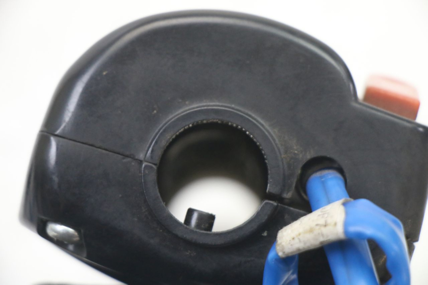 photo de ZESTAW PRZEŁĄCZNIKÓW KIEROWNICY KYMCO AGILITY 4T 50 (2018 - 2022) - Szczegóły charakterystyczne