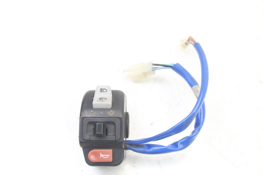 photo de ZESTAW PRZEŁĄCZNIKÓW KIEROWNICY KYMCO AGILITY 4T 50 (2018 - 2022) - Inny kąt widzenia