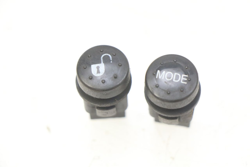 photo de ZESTAW PRZEŁĄCZNIKÓW KIEROWNICY PIAGGIO LIBERTY IGET 4T 50 (2015 - 2020) - Widok główny