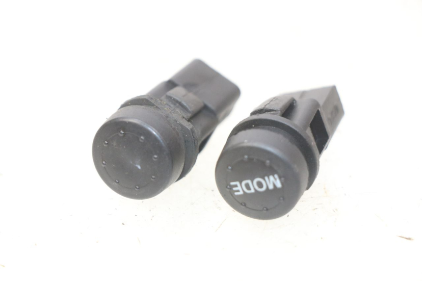 photo de ZESTAW PRZEŁĄCZNIKÓW KIEROWNICY PIAGGIO LIBERTY IGET S 125 (2016 - 2020) - Widok główny