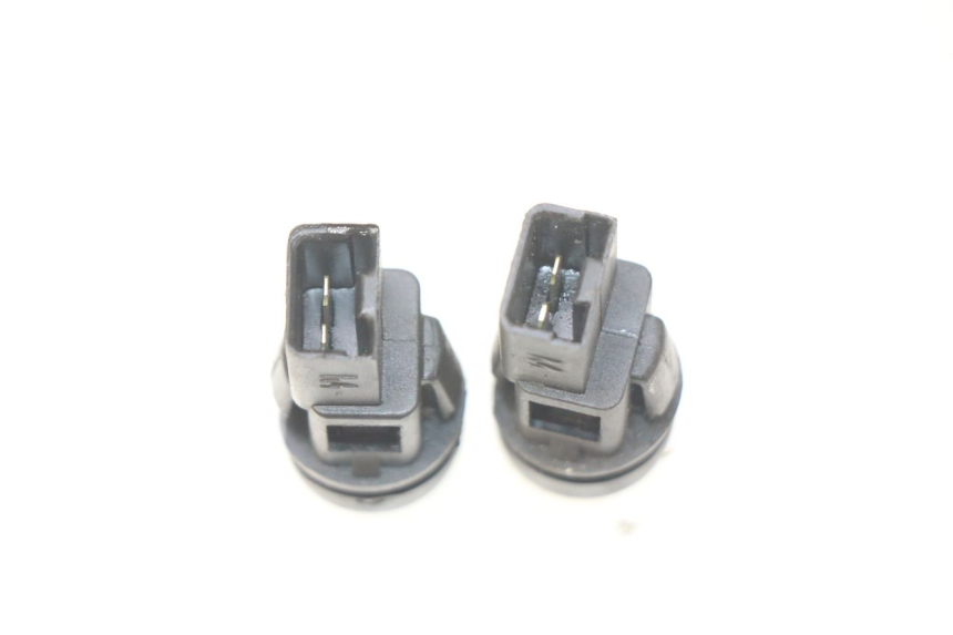 photo de ZESTAW PRZEŁĄCZNIKÓW KIEROWNICY PIAGGIO LIBERTY IGET S 125 (2016 - 2020) - Zoom stanu zużycia