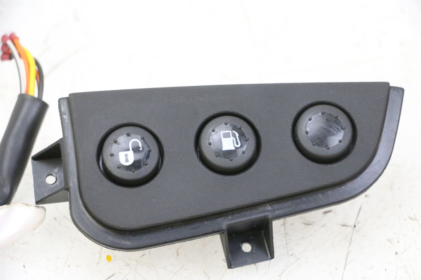 photo de ZESTAW PRZEŁĄCZNIKÓW KIEROWNICY PIAGGIO MP3 HPE 310 (2024 - 2025) - Stan powierzchni