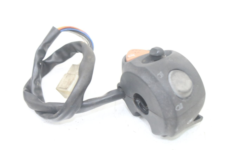 photo de ZESTAW PRZEŁĄCZNIKÓW KIEROWNICY PEUGEOT SATELIS COMPRESSOR K15 125 (2006 - 2009) - Zbliżenie techniczne