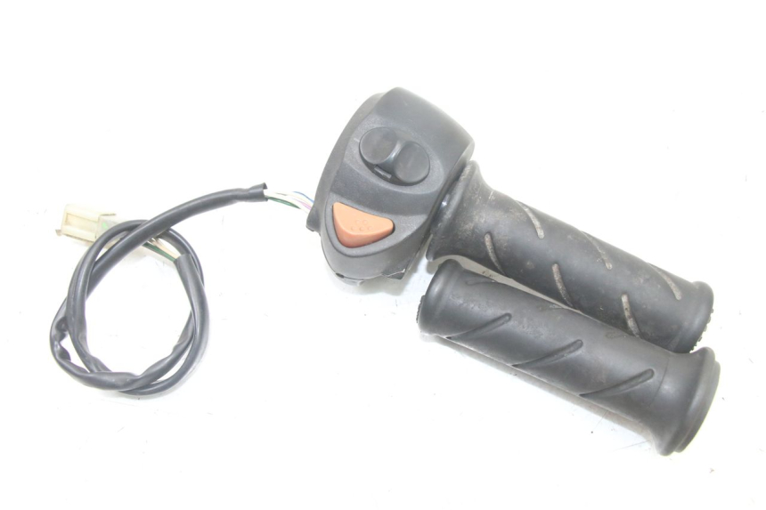 photo de ZESTAW PRZEŁĄCZNIKÓW KIEROWNICY PEUGEOT SATELIS COMPRESSOR K15 125 (2006 - 2009) - Stan powierzchni