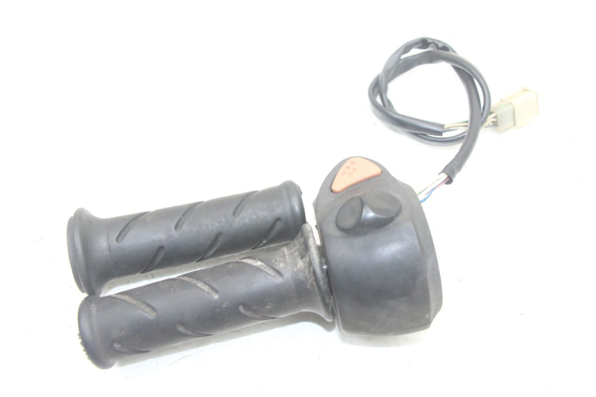 photo de ZESTAW PRZEŁĄCZNIKÓW KIEROWNICY PEUGEOT SATELIS COMPRESSOR K15 125 (2006 - 2009) - Część sprawdzona