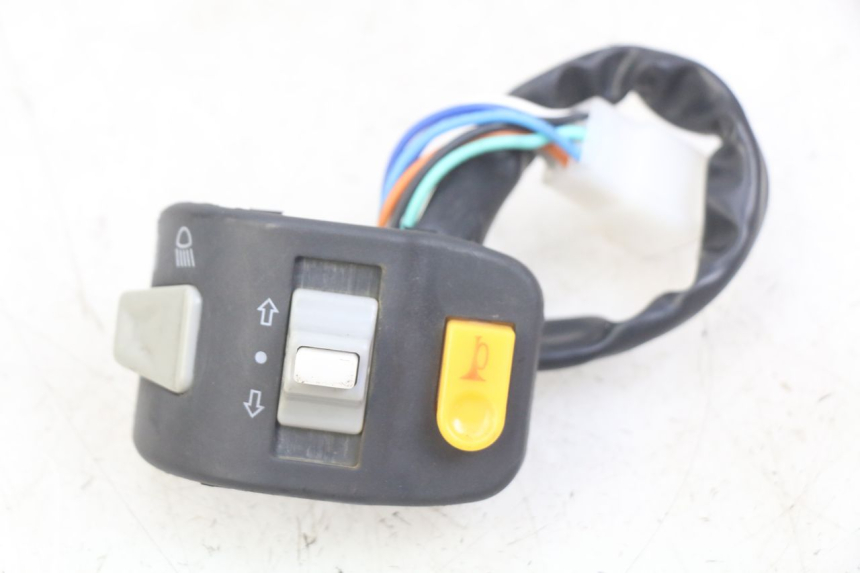 photo de ZESTAW PRZEŁĄCZNIKÓW JM MOTORS SANTANA 50 (2014 - 2023) - Zbliżenie techniczne