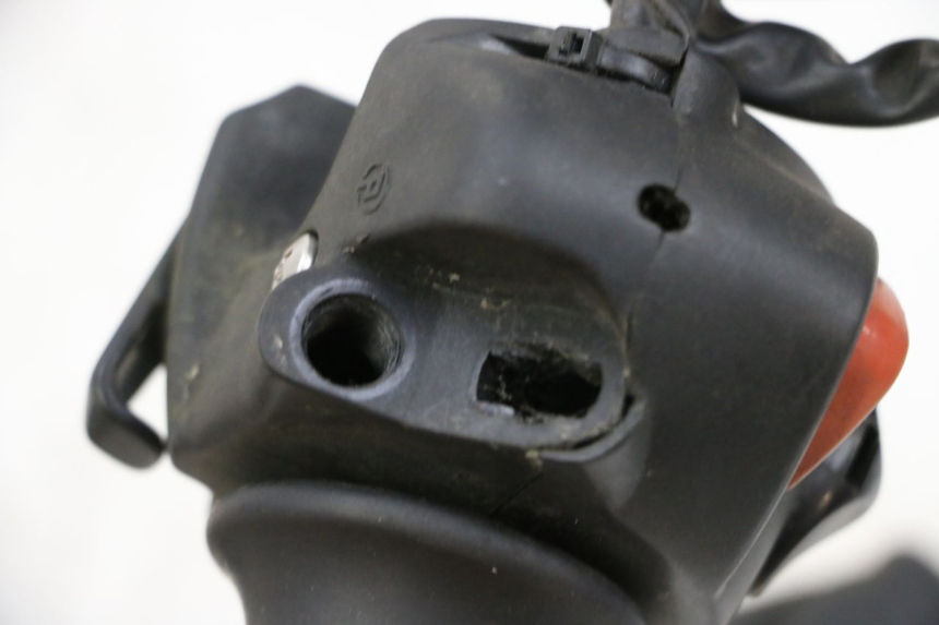 photo de ZESTAW PRZEŁĄCZNIKÓW KIEROWNICY PEUGEOT SATELIS 125 (2013 - 2018) - Szczegół części