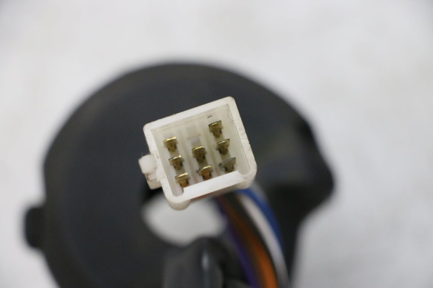 photo de ZESTAW PRZEŁĄCZNIKÓW KIEROWNICY PEUGEOT SATELIS 125 (2013 - 2018) - Zoom stanu zużycia