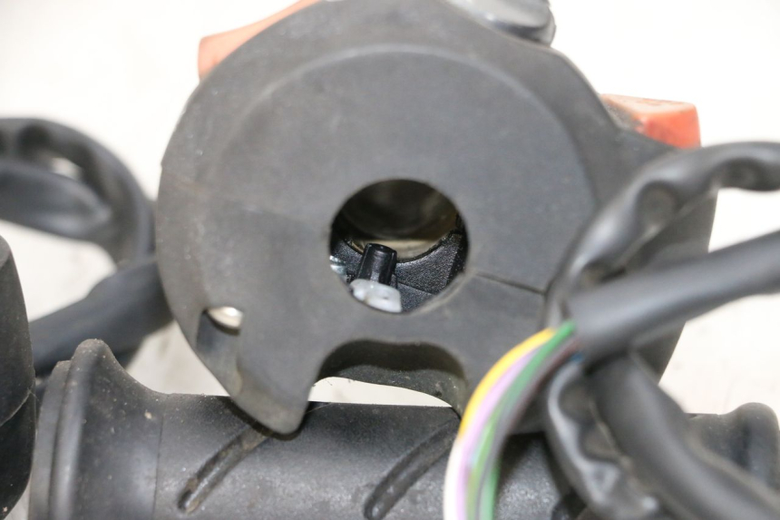 photo de ZESTAW PRZEŁĄCZNIKÓW KIEROWNICY PEUGEOT SATELIS 125 (2013 - 2018) - Widok ogólny