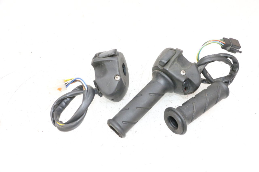 photo de ZESTAW PRZEŁĄCZNIKÓW KIEROWNICY PEUGEOT SATELIS 125 (2013 - 2018) - Część sprawdzona