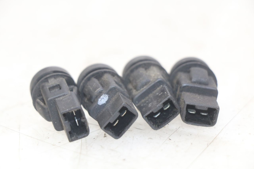 photo de ZESTAW PRZEŁĄCZNIKÓW PIAGGIO X8 125 (2004 - 2007) - Zoom stanu zużycia