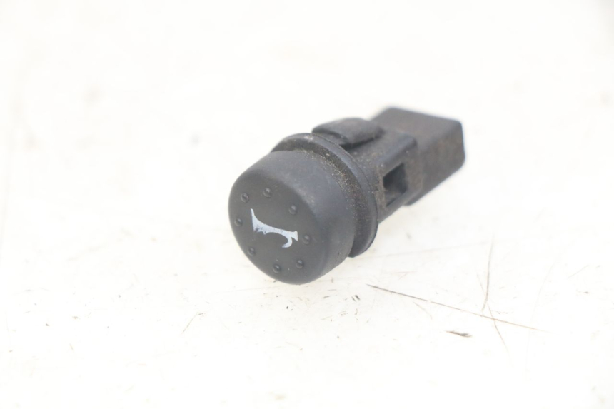 photo de ZESTAW PRZEŁĄCZNIKÓW PIAGGIO X8 125 (2004 - 2007) - Zbliżenie techniczne