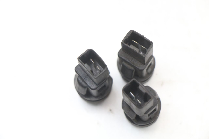 photo de ZESTAW PRZEŁĄCZNIKÓW PIAGGIO X8 125 (2004 - 2007) - Inny kąt widzenia