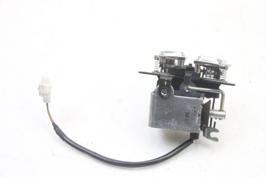 photo de ZESTAW PRZEŁĄCZNIKÓW KIEROWNICY YAMAHA YP T-MAX TMAX 530 (2017 - 2020) - Zbliżenie techniczne