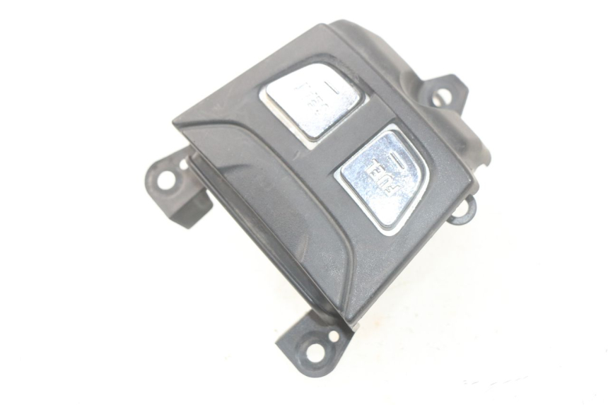 photo de ZESTAW PRZEŁĄCZNIKÓW KIEROWNICY YAMAHA YP T-MAX TMAX 530 (2017 - 2020) - Szczegół części