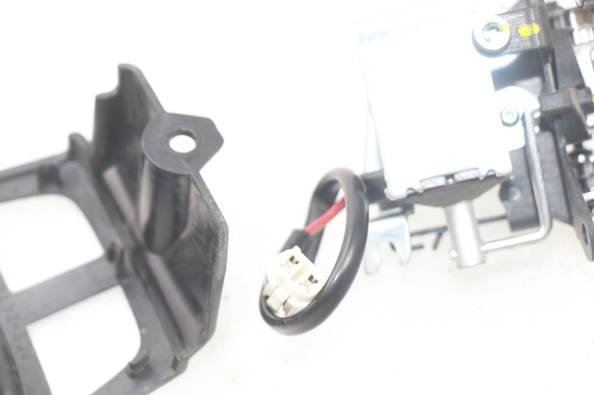 photo de ZESTAW PRZEŁĄCZNIKÓW KIEROWNICY YAMAHA YP T-MAX TMAX 530 (2017 - 2020) - Zoom stanu zużycia