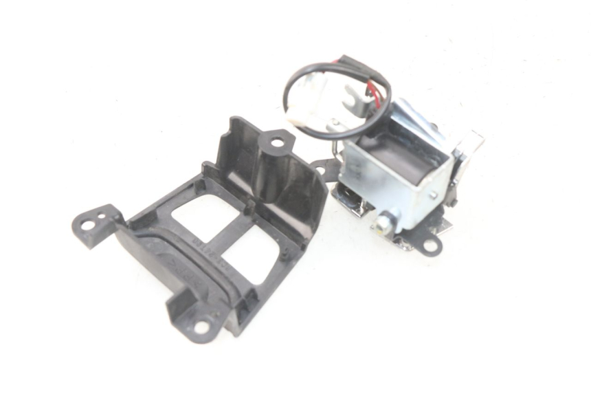 photo de ZESTAW PRZEŁĄCZNIKÓW KIEROWNICY YAMAHA YP T-MAX TMAX 530 (2017 - 2020) - Inny kąt widzenia