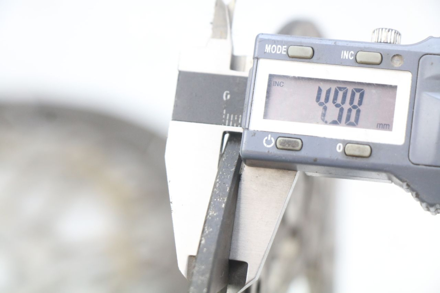 photo de ZESTAW PRZEDNICH TARCZ HAMULCOWYCH HONDA CBR RR FIREBLADE 900 (1992 - 1994) - Struktura - zbliżenie