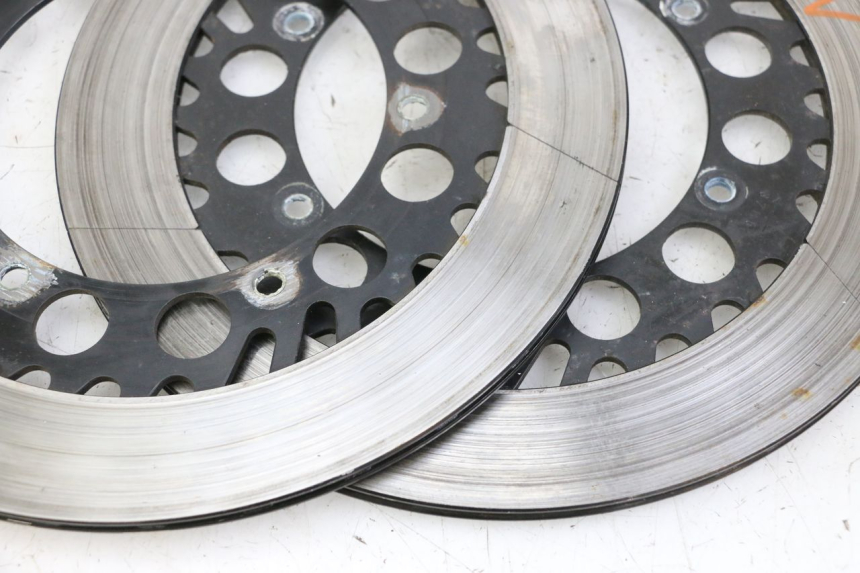 photo de ZESTAW PRZEDNICH TARCZ HAMULCOWYCH YAMAHA FJ 36Y 1100 (1984 - 1985) - Stan powierzchni