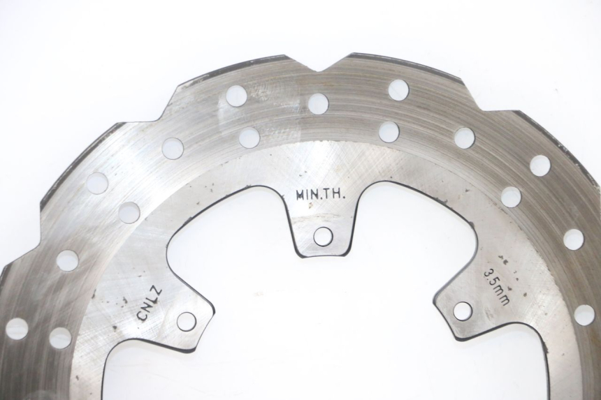 photo de ZESTAW PRZEDNICH TARCZ HAMULCOWYCH PIAGGIO MP3 HPE 300 (2019 - 2026) - Szczegóły charakterystyczne