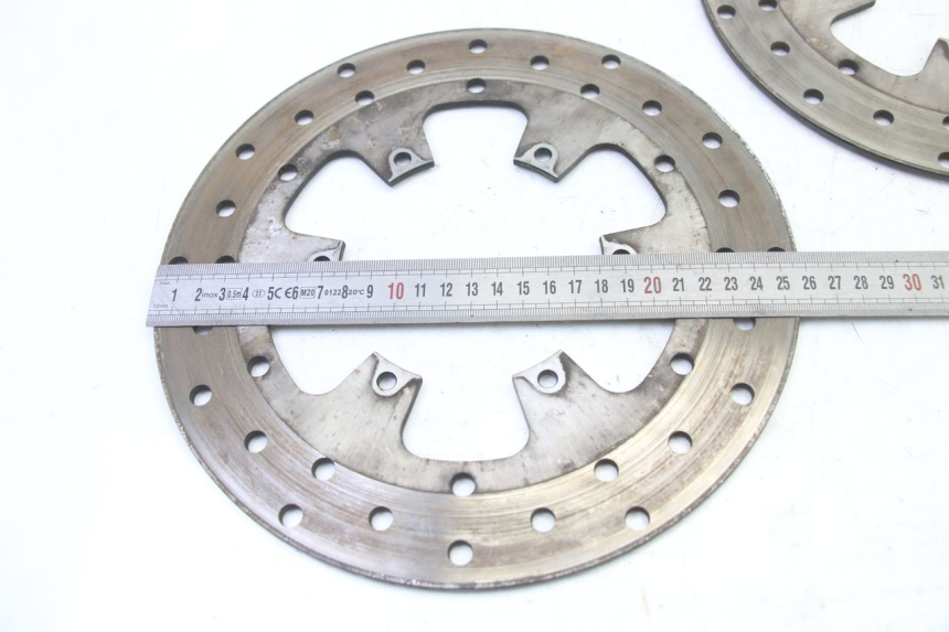 photo de ZESTAW PRZEDNICH TARCZ HAMULCOWYCH PIAGGIO MP3 500 (2014 - 2017) - Zbliżenie techniczne