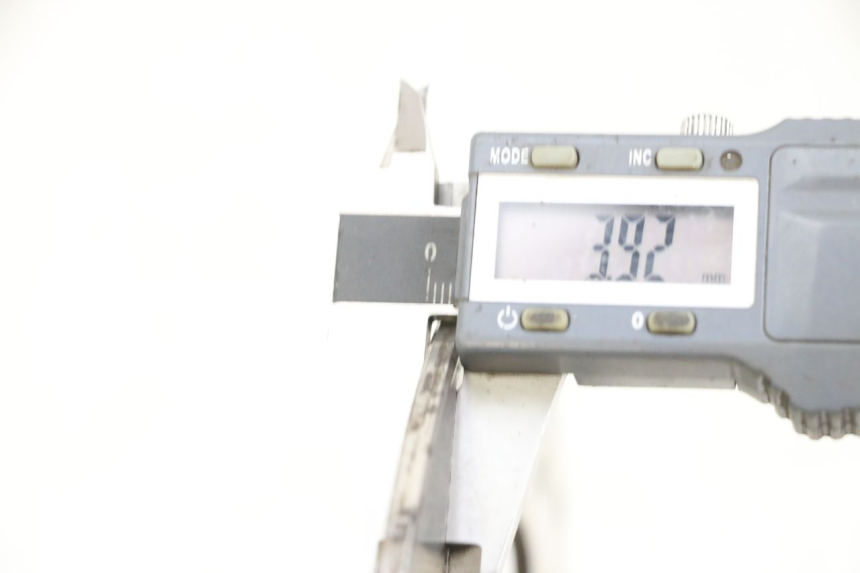 photo de ZESTAW PRZEDNICH TARCZ HAMULCOWYCH PIAGGIO MP3 RL 250 (2006 - 2010) - Szczegół części