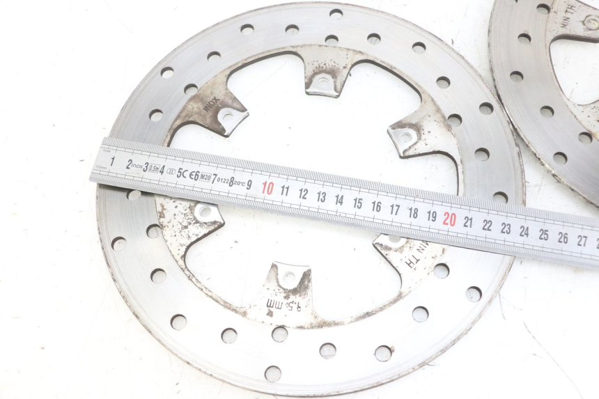 photo de ZESTAW PRZEDNICH TARCZ HAMULCOWYCH PIAGGIO MP3 RL 250 (2006 - 2010) - Zbliżenie techniczne