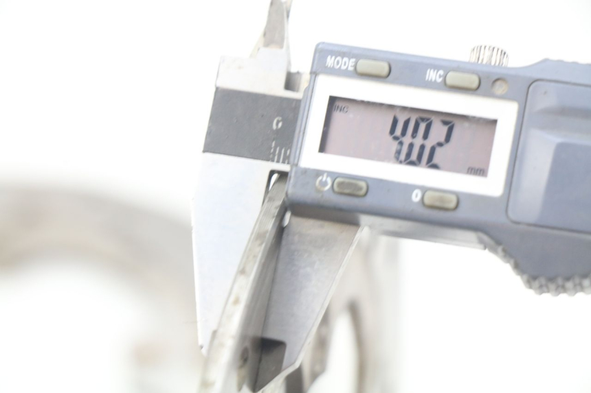 photo de ZESTAW PRZEDNICH TARCZ HAMULCOWYCH PIAGGIO X9 EVOLUTION 125 (2003 - 2007) - Szczegół części